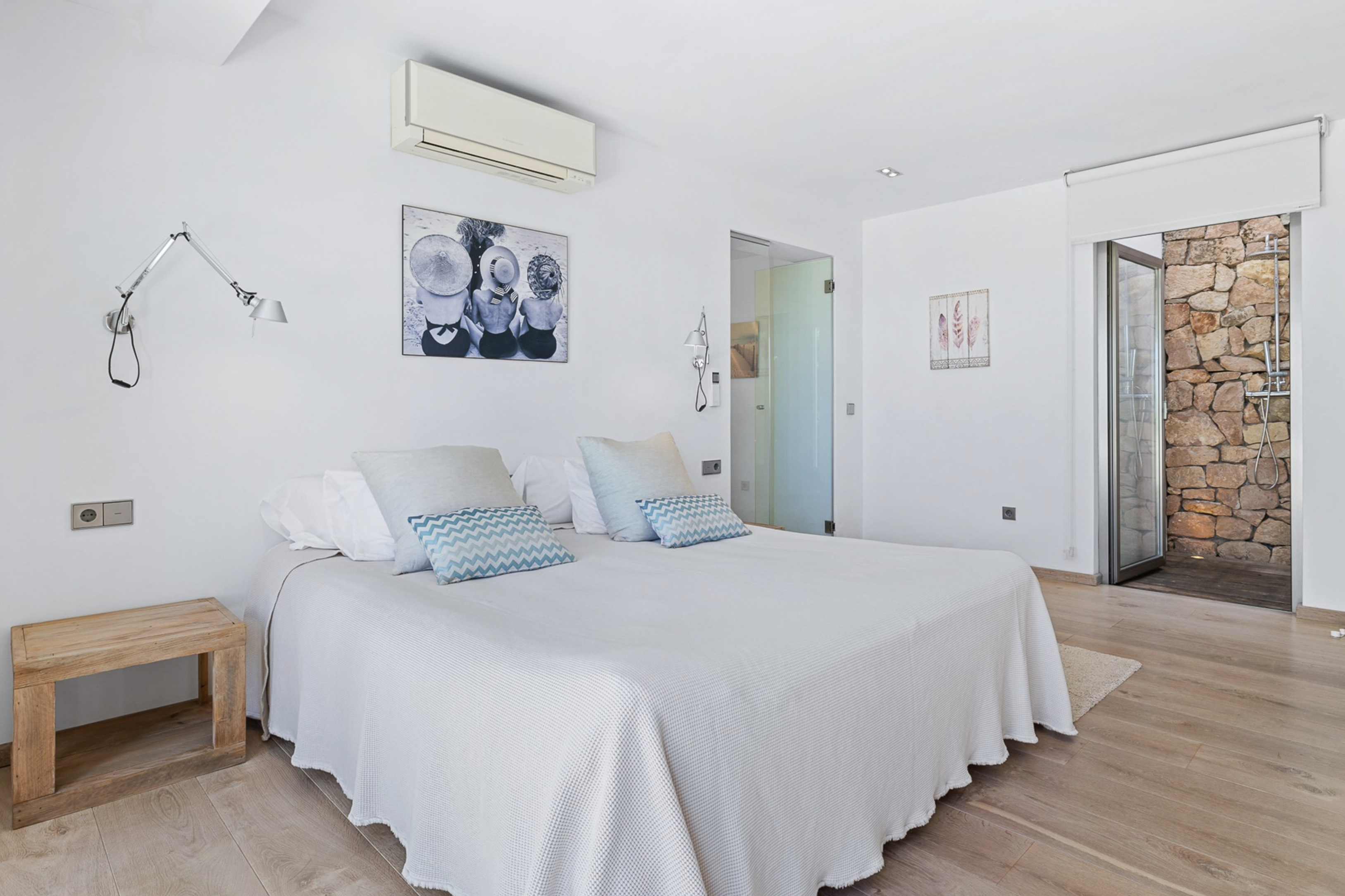 Resa Estates Ivy Cala Tarida Ibiza  luxe woning villa for rent te huur house bedroom 11.png